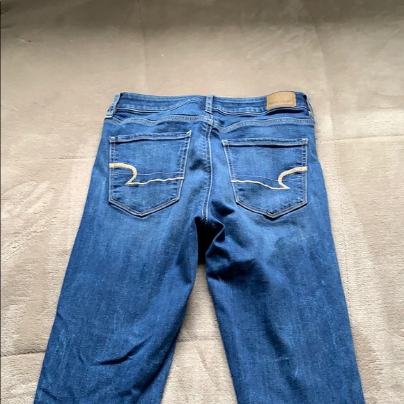 American Eagle Super High Rise Blue Jeans - Picture 2 of 4